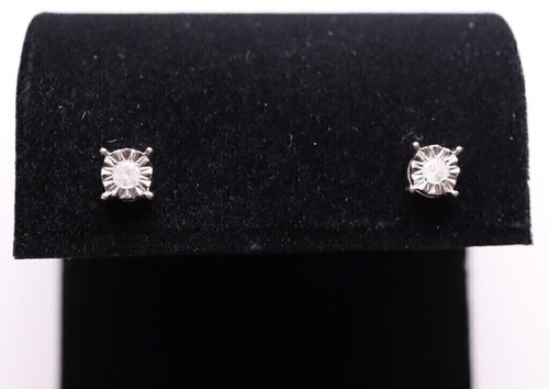Pair genuine diamond - of, stud