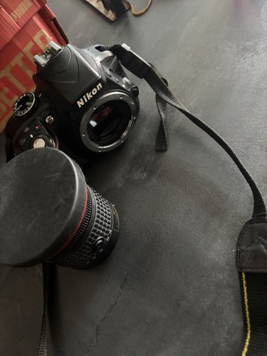 Used nikon d3000 - used, slr