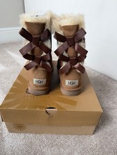 GENUINE UGG BOOTS W BAILEY BOW II (CHESTNUT) SIZE 5.5 EU38 - B/NEW COST £205