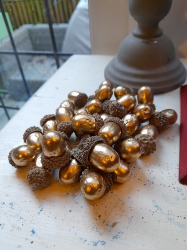 Handful gold coloured - handful, of