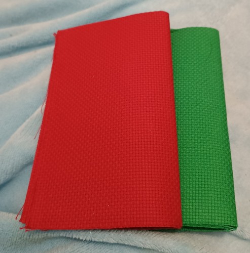 Bundle red and green aida - red,
