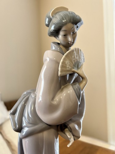 Retired zaphir madame - (lladro),