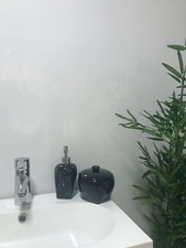 Plain white gloss 8mm - 8mm, bathroom