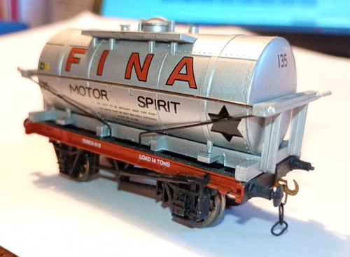 Bachmann fina tank wagon - "fina",
