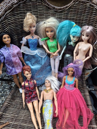 Bundle fashion dolls - 8,