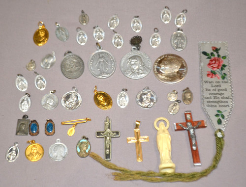 Vintage holy saint medals - 42,