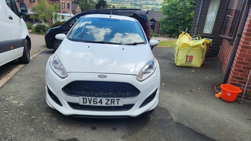 White ford fiesta zetec good - white,
