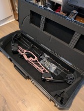 Hoyt Compound Bow Stratos 36 Right Hand No 2 Cam HBT. Pro case included 