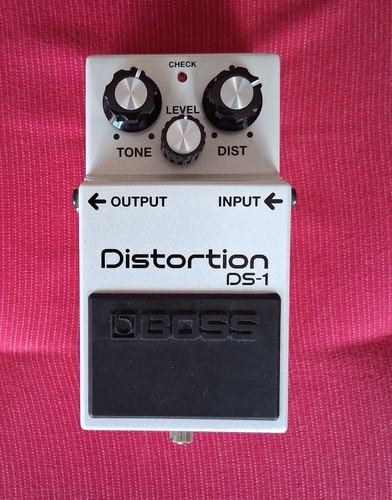 Boss distortion pedal - ds-1,