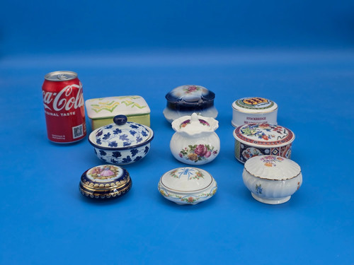 Lidded trinket boxes - x,
