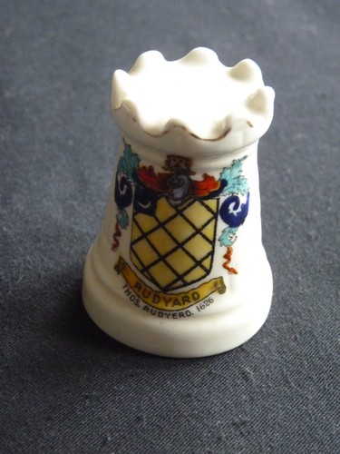 Swan crested china chess - crested, china.