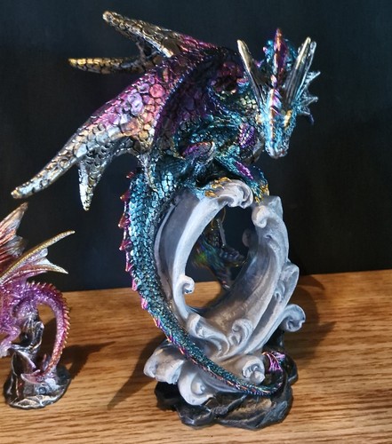 Two dragon figurines - two,