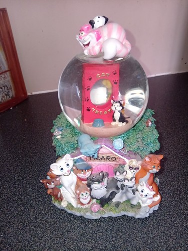 Snowglobe disney cats - snowglobe,