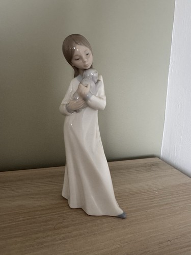 Nao lladro girl with dog - girl,