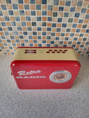 Retro radio shaped cookie tin - cookie,