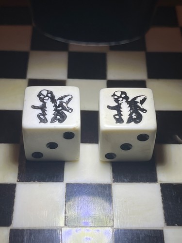Old skunk dice vintage gaming