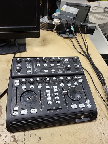 Behringer control deejay - behringer,