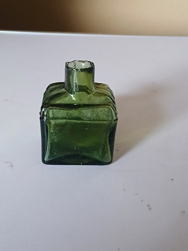 Old shear lip green glass - old,