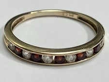 “9ct Yellow Gold, Garnet &