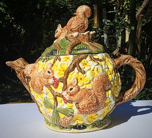 Vintage leonardo squirrel - leonardo,