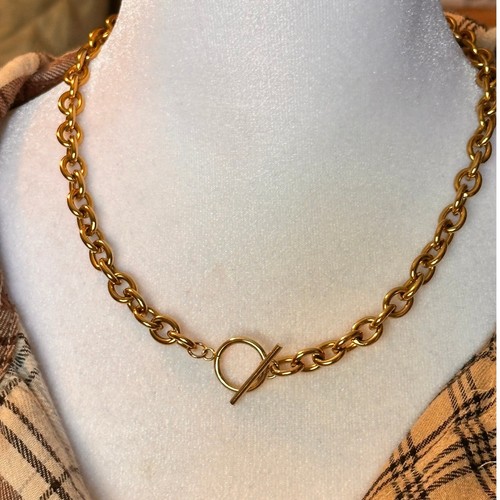Gold tone chunky - tone, chain