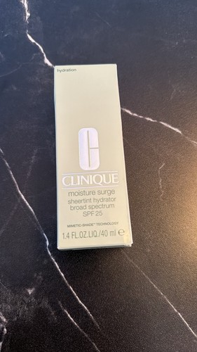 Clinique moisture surge tinted - clinique,