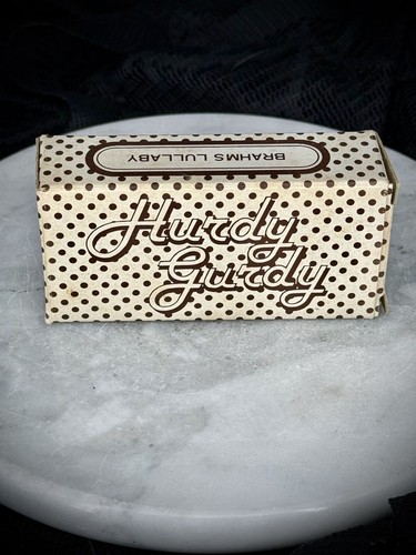 Hardy gurdy hand - gurdy, hand-cranked