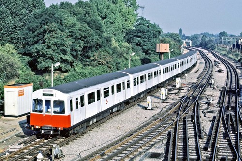 London underground stock - underground, d-78