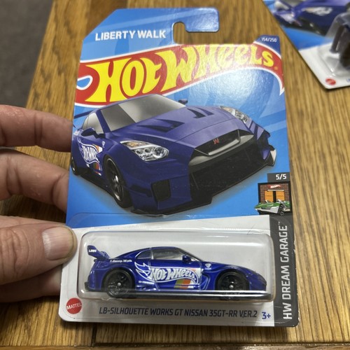 Hot wheels 2022 gtr r35 - hot,