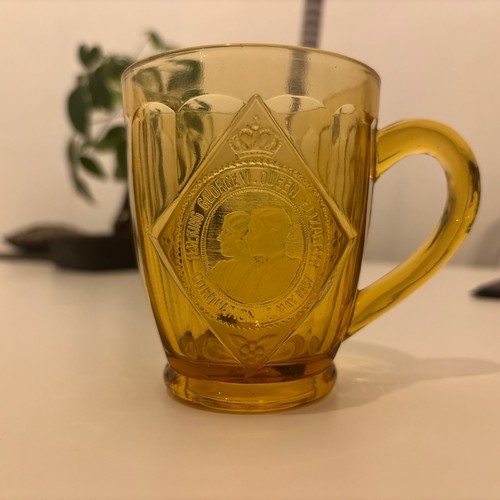 Amber glass pint - amber,