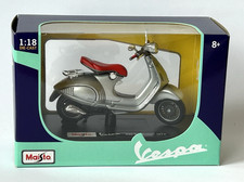 Maisto 1/18  Vespa 946