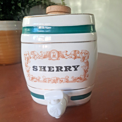Vtg royal victoria sherry - x,