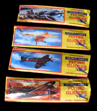 4x Flying Gliders Jet Planes Mustang Piper Spitfire Tomahawk World War II