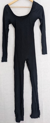 Cut out back flared full - out,