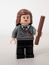 Lego Minifigure, Item hp095, Hermione Granger with Gryffindor Stripe & Shield