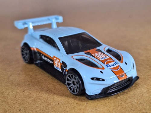 Hot wheels aston - hot,