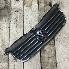 Volkswagen Passat B5.5 Front Radiator Grille with Chrome Trim Strips 3B0853651