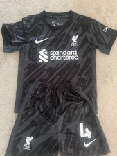 Kids Nike Liverpool FC Kit. #4