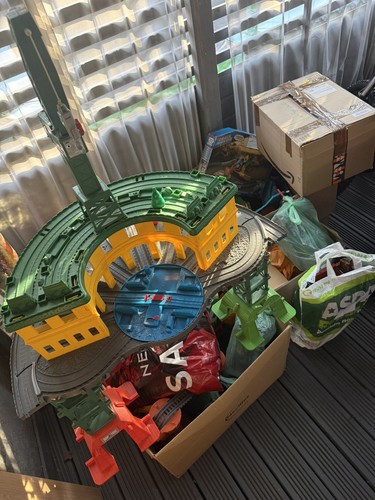 Massive thomas the tank engine - thomas,