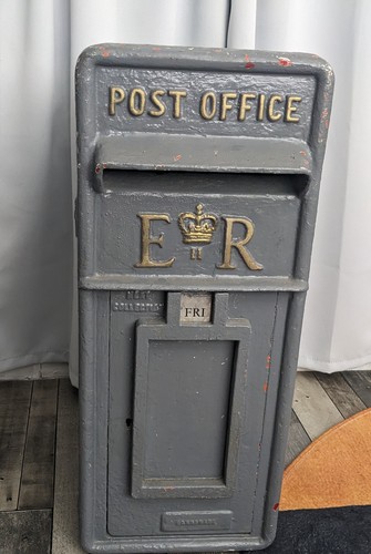 Post box royal mail 100
