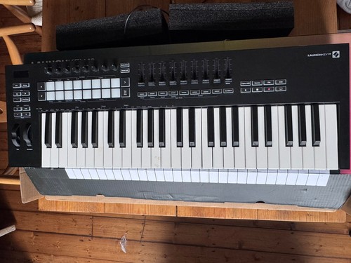 Novation launchkey mk3 usb - mk3,