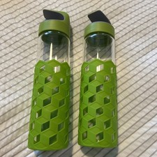 2 x Manna Green Silicone sleeve Wai Cubes 18 oz. Hook Lid Glass Water Bottle
