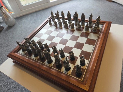 Danbury camelot chess set
