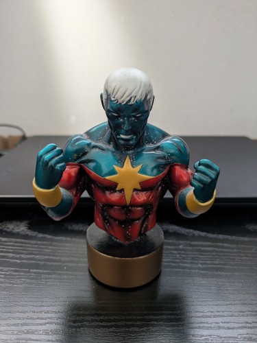 Captain marvel mini bust - marvel,