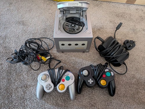Nintendo gamecube console - nintendo,