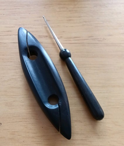 Wood tatting shuttle ebony - shuttle., +