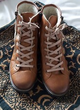 Ladies Brown UK Size 7 Reiker