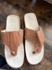 Glue Your Feet Size 7 Brown