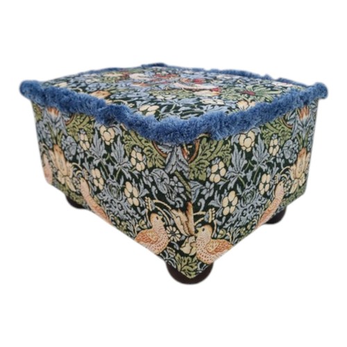 William morris strawberry - william,