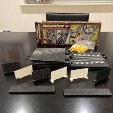 VINTAGE SCALEXTRIC CLASSIC GOODWOOD CHICANE inc ACCESSORIES- TESTED & WORKING ?